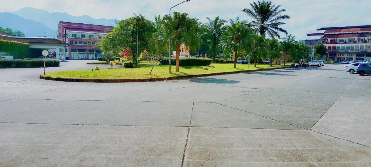 Tinidee Hotel Ranong Esterno foto